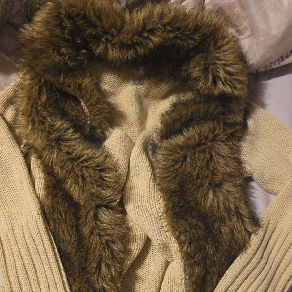 VENUS Cream Knit with Faux Fur Trim